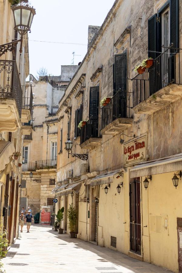 Palazzo Della Contessa - Suites & Breakfast Lecce Exterior photo